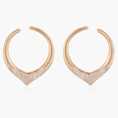 THE ARCH POWER LARGE HOOP EARRING